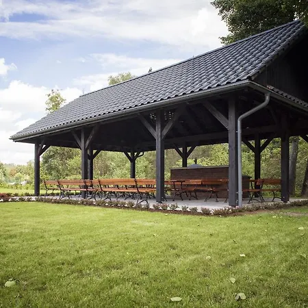 Hotel Dworek Nad Rozlewiskiem 3*