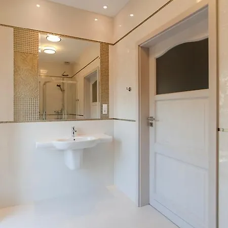 Hotel Dworek Nad Rozlewiskiem