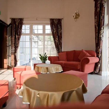 Hotell Dworek Nad Rozlewiskiem 3*